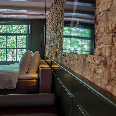 Frank Since 1666 Hotel