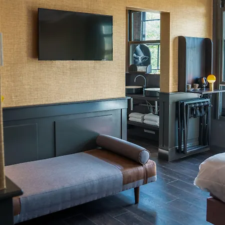 Frank Since 1666 Hotel 3*