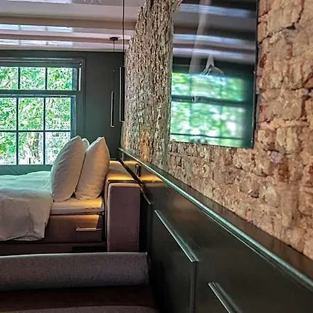 Frank Since 1666 Hotell 3*