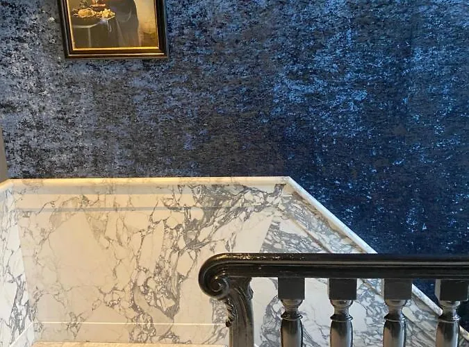 Frank Since 1666 Hotel