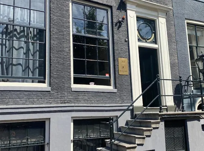 Frank Since 1666 Otel 3*